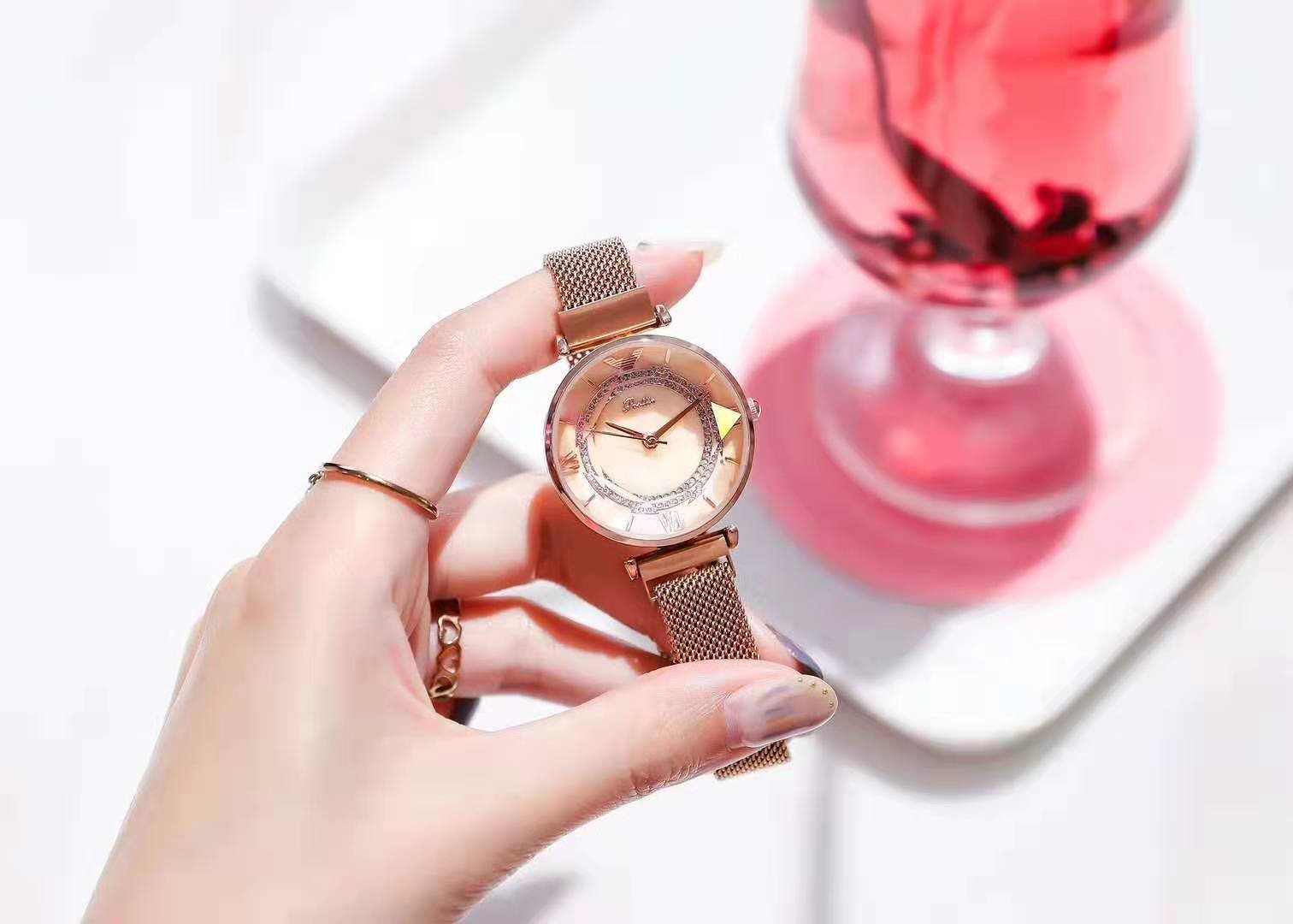 Women's Waterproof Magnetic Mesh Strap Watch - Image 10